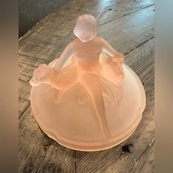 L.E. Smith Annette Satin GlassAntique Powder Puff Jar Seated Lady with2 Dogs
